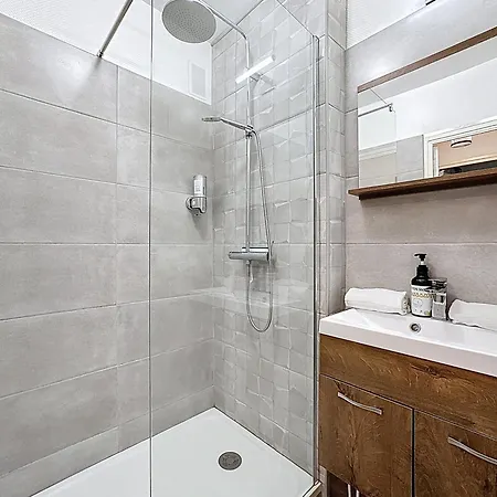 Cosy F2 Thermes *